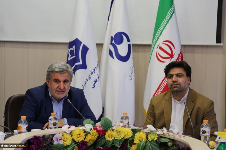 دکتر مردانی در جمع مسئولین کانون‌های بسیج اساتید دانشگاه فنی وحرفه‌ای مطرح کرد:
بهره‌مندی از ظرفیت دانشگاه فنی و حرفه‌ای در راستای اشتغال‌آفرینی ضروری است.
 2